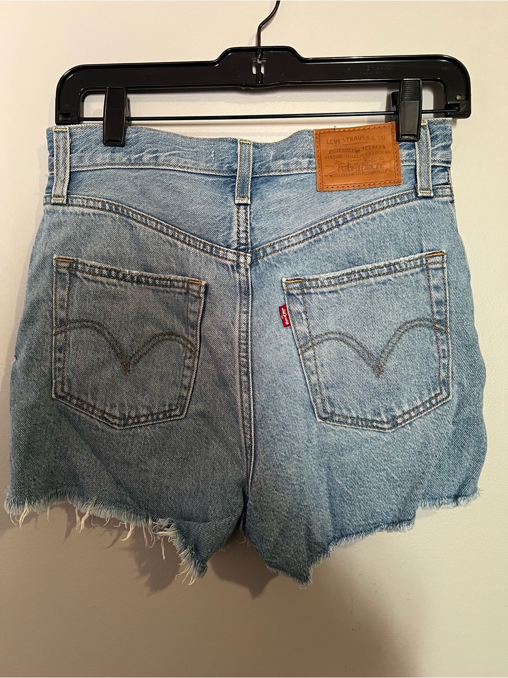 Levi’s Ribcage Shorts Size 24 - Picture 3 of 5